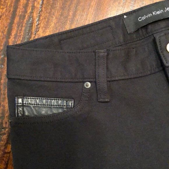 Calvin Klein’s stretchy skinny pants - Picture 5 of 7